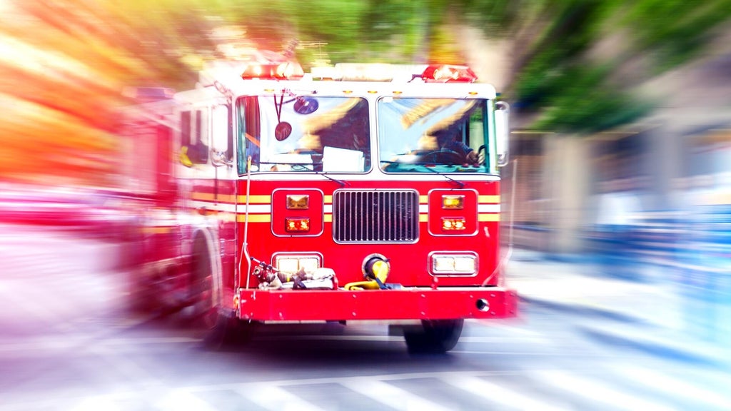 Miami high-rise balcony fire displaces man, dogs — CBS Miami, Aventura Health news