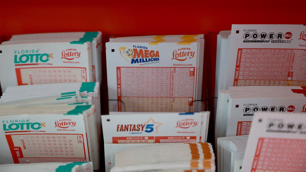 Florida postal employee arrested for stealing winning lottery ticket from mail, cashing it in — CBS Miami, Aventura Real Estate news