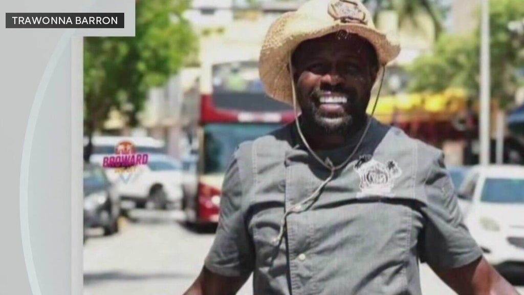 One year after he was killed, loved ones honor Miami community leader Dwight Wells' advocacy — CBS Miami, Aventura Community news