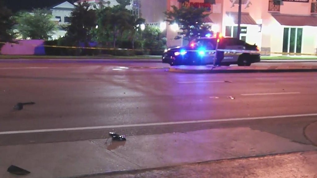 Lauderhill police search for driver after hit-and-run injures man — CBS Miami, Aventura Community news