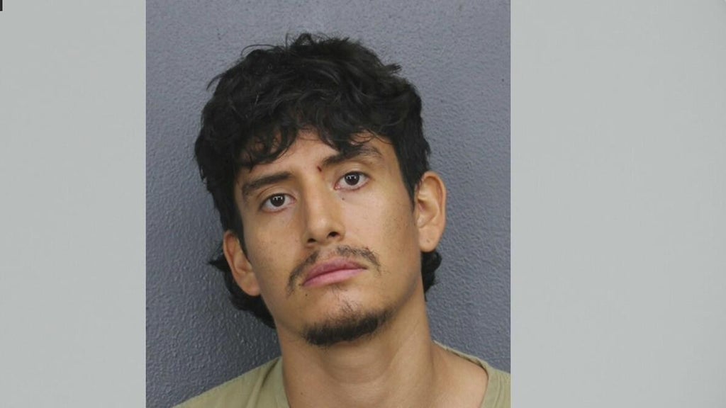 Tamarac man arrested, accused of stabbing mother to death — CBS Miami, Aventura Community news