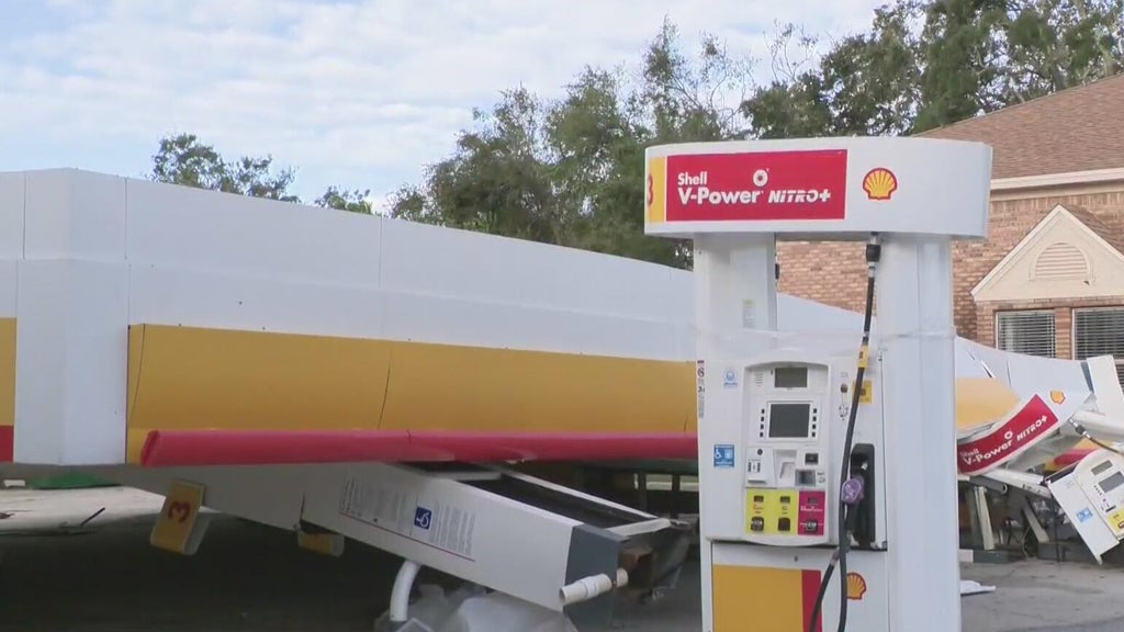 Hurricane Isaias damages homes and businesses along Florida Gulf Coast — CBS Miami, Aventura Business news