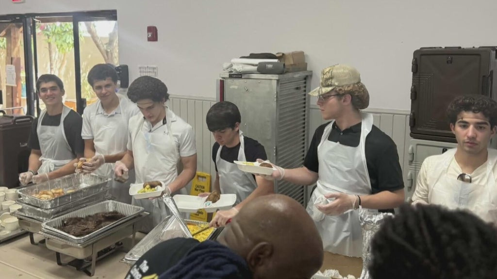 Nonprofit created by South Florida high school students goes far beyond helping those in need — CBS Miami, Aventura Schools news