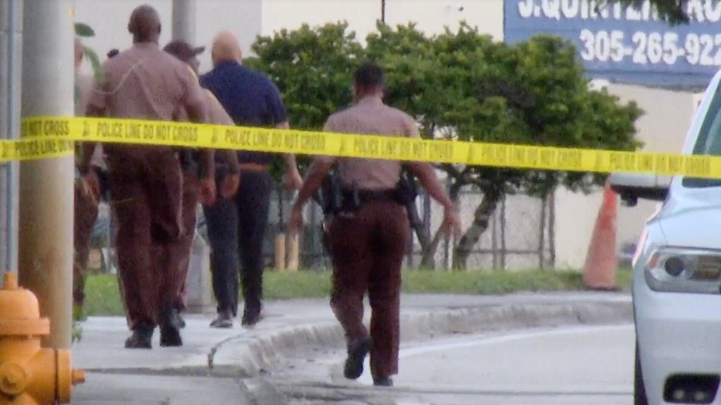 Driver found with gunshot wound after Northwest Miami-Dade crash, deputies say — CBS Miami, Aventura Community news
