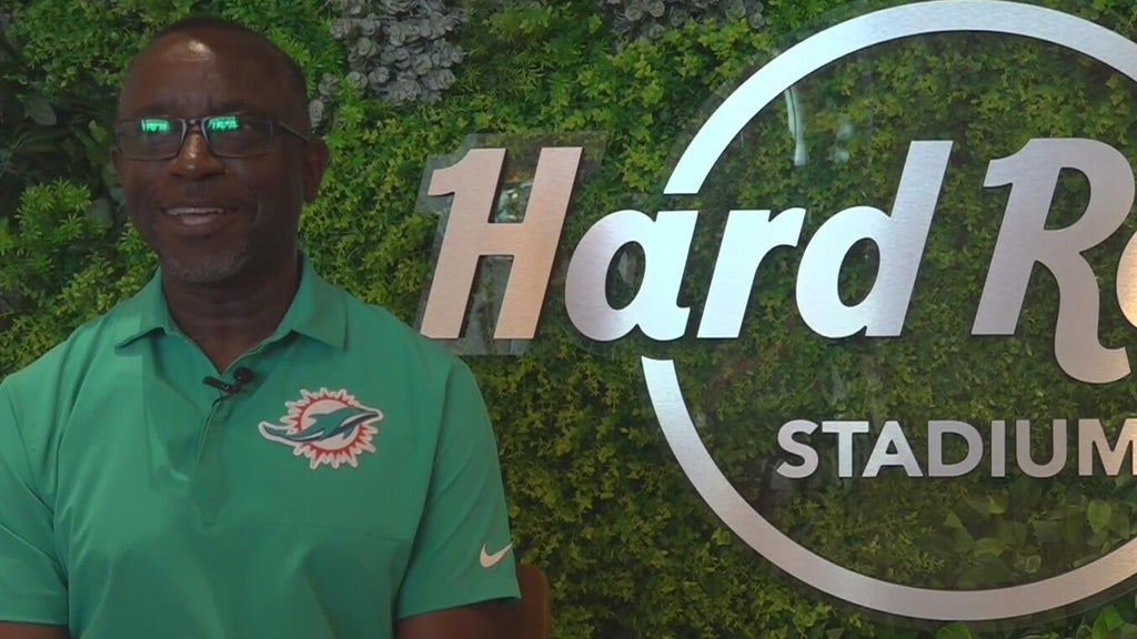 Hustle and Heart: Miami Dade College professor finds passion as Hard Rock Stadium usher — CBS Miami, Aventura Schools news