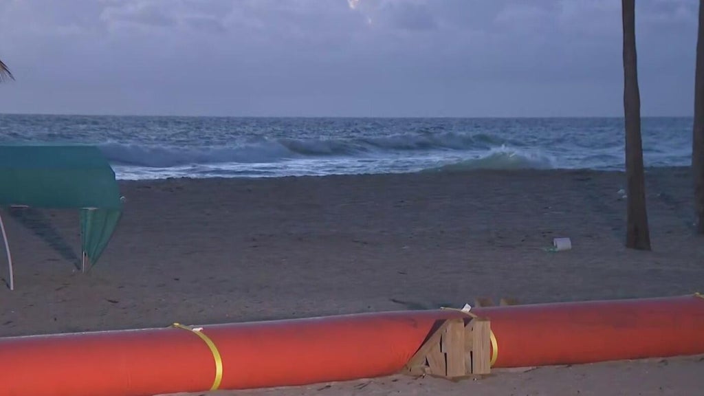 King tides disrupt beachgoers, businesses in Hollywood Beach — CBS Miami, Aventura Dining news