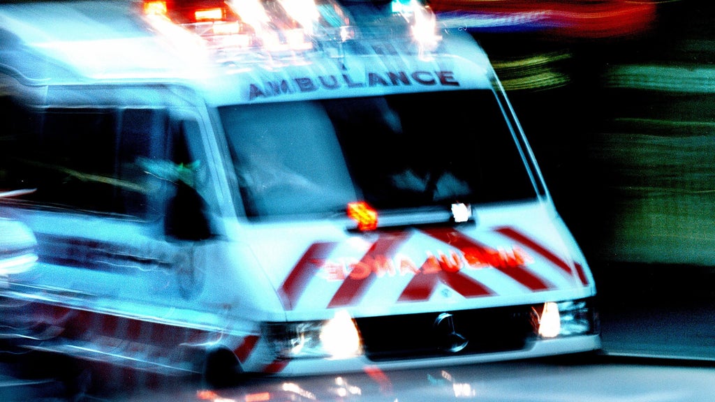 Woman arrested after allegedly setting man on fire in Miami-Dade, authorities say — CBS Miami, Aventura Health news