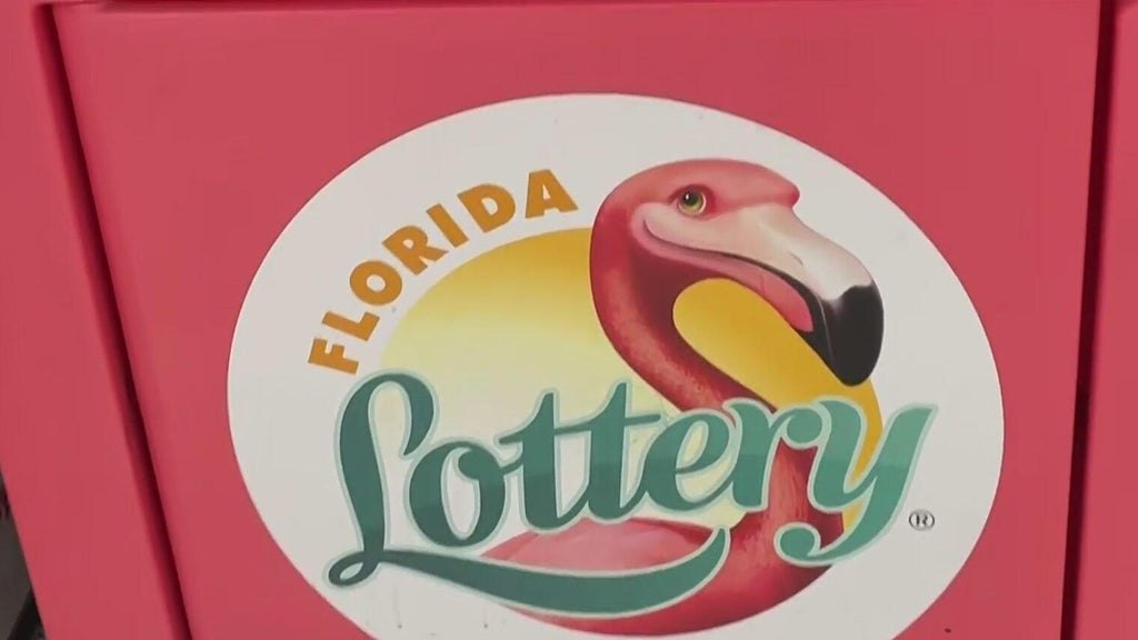 USPS letter carrier accused of stealing winning Florida Lottery ticket from mail — CBS Miami, Aventura Community news