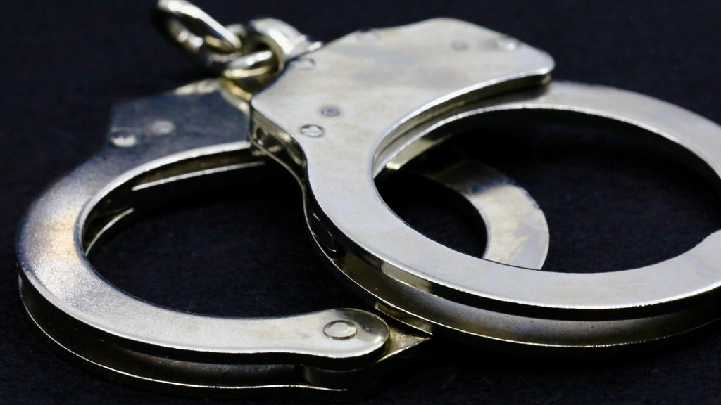 Miami-Dade father arrested, accused of starving and locking up his two children, deputies say — CBS Miami, Aventura Real Estate news