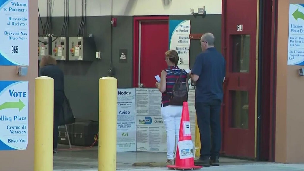 Early voting begins in Miami-Dade, Broward ahead of closely watched Florida midterm election — CBS Miami, Aventura Community news