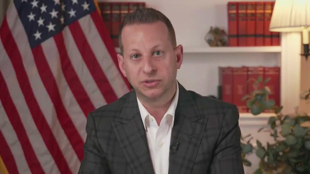 Congressman Jared Moskowitz said a man was arrested in Boca Raton for threatening his life — CBS Miami, Aventura Community news