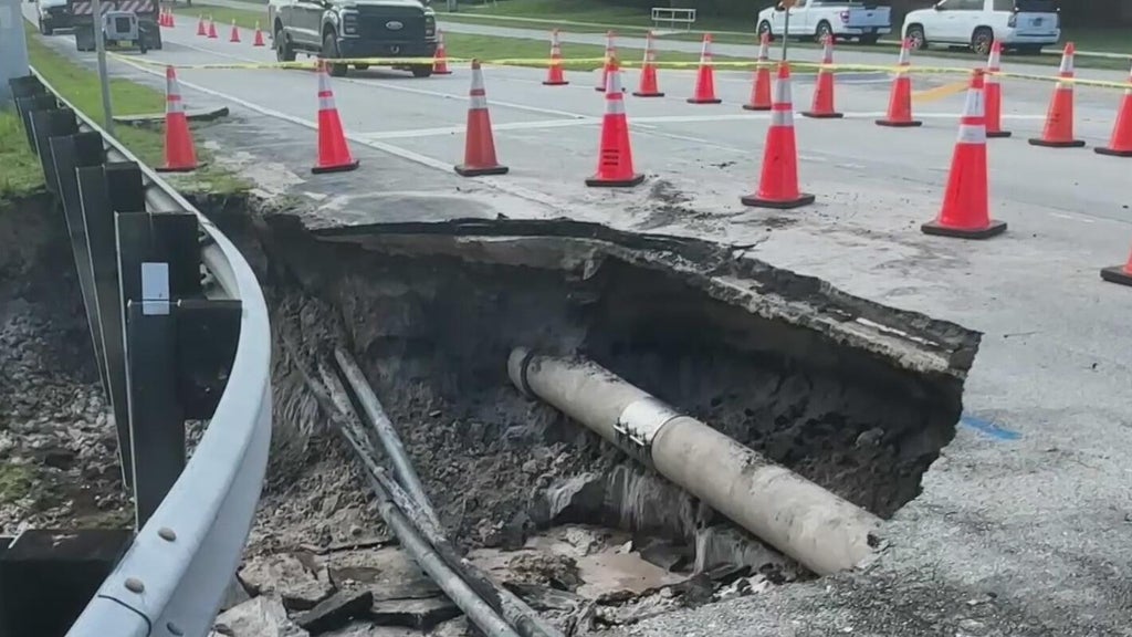 Crews work to repair Davie road that collapsed after major water main break — Aventura Community news