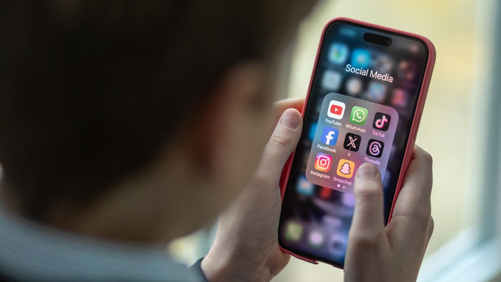 How can social media clipping be used to influence the midterm elections? — CBS Miami, Aventura Community news