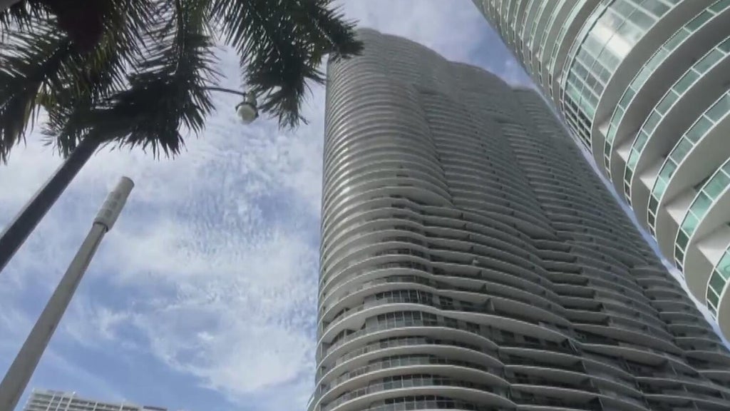 Fire breaks out on balcony of Edgewater high-rise displacing man, dogs — CBS Miami, Aventura Community news