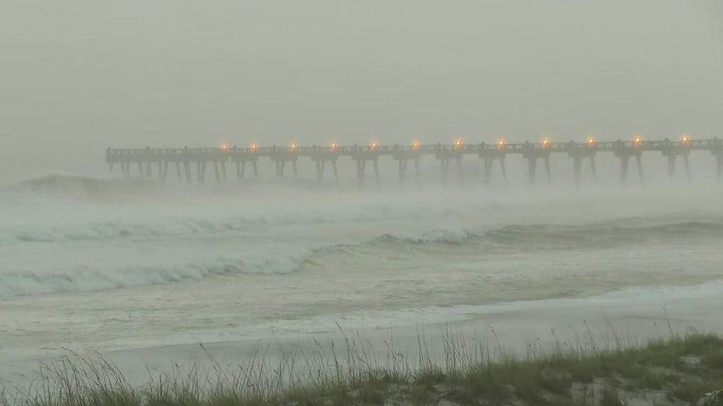 Florida's panhandle braces for Hurricane Isaias as it prepares to make landfall — CBS Miami, Aventura Community news