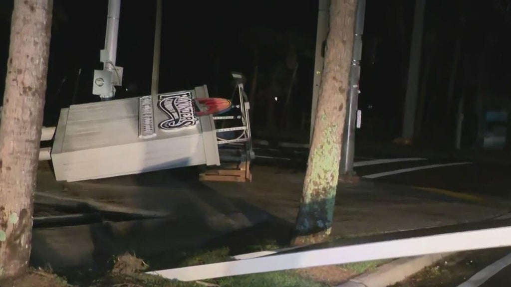 Isaias makes landfall near Destin as Category 2 hurricane — CBS Miami, Aventura Community news