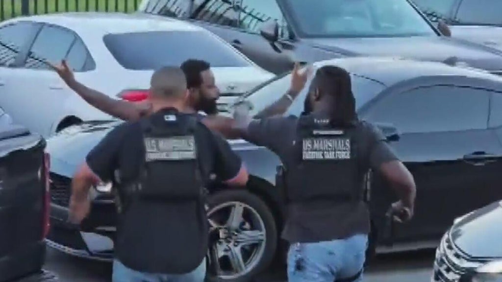 Arrest reports show Dwight Wells and his suspected killer knew each other — CBS Miami, Aventura Community news