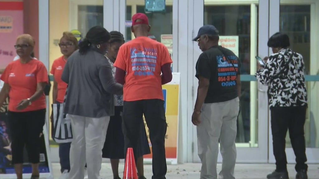 South Florida voters head to polls as early voting gets underway before midterm election — CBS Miami, Aventura Community news