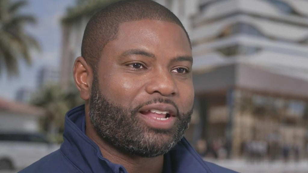 Byron Donalds sits down with CBS Miami's Jim DeFede while on the campaign trial in South Florida — CBS Miami, Aventura Community news