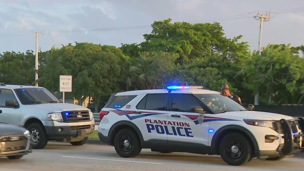 Deadly motorcycle crash shuts down lanes in Plantation — CBS Miami, Aventura Community news