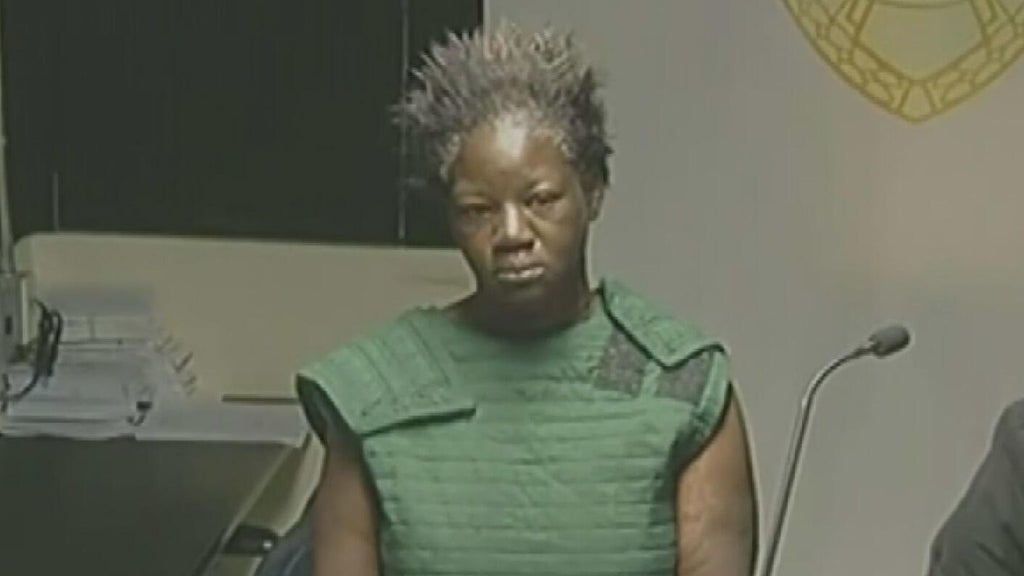 Woman not given bond after being accused of setting a man on fire in northwest Miami-Dade — CBS Miami, Aventura Community news