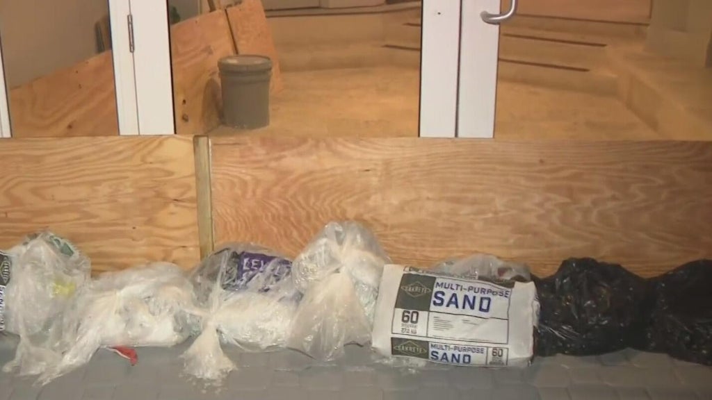 South Florida king tides have businesses preparing for more flooding Monday — CBS Miami, Aventura Business news