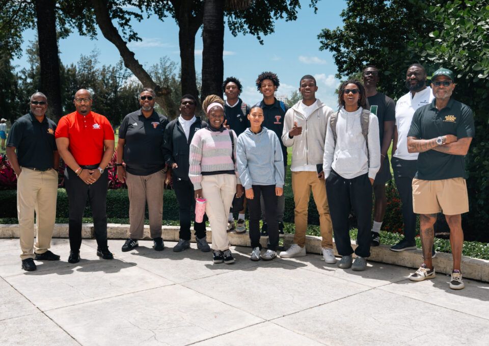 Students participating in a golf clinic during the Links to Leadership initiative.