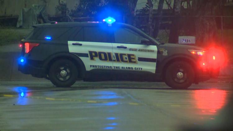 Driver arrested on DWI charge after running red light and crashing into car, police say — KENS 5 (San Antonio), Aventura Health news