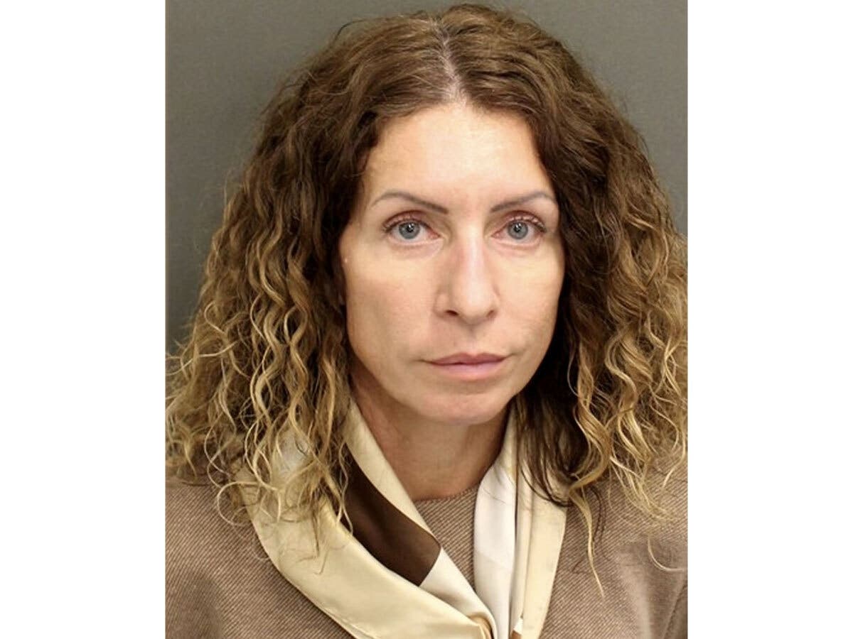 FL Mom's Arrest Sparks National Debate Over Leaving Kids Home Alone — Aventura Community news