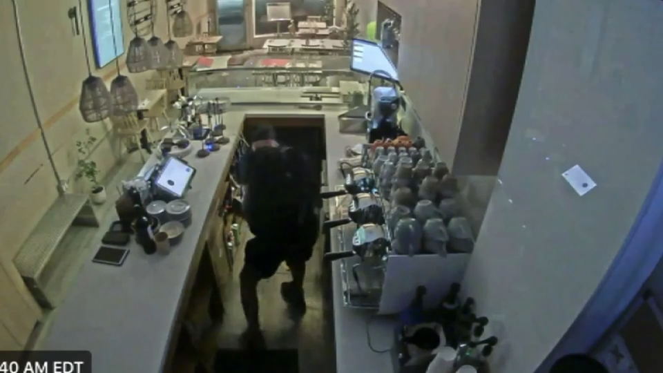 Burglar smashes into Miami Beach restaurant, steals cash register drawer, surveillance video shows — WSVN 7 Miami-Dade, Aventura Dining news