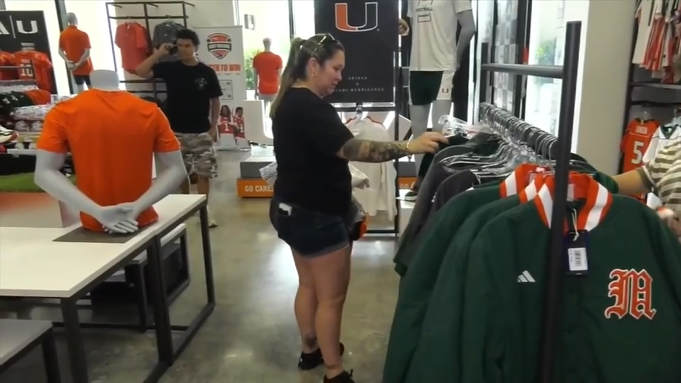 Canes fans celebrate University of Miami’s number one ranking — WSVN 7 Miami-Dade, Aventura Sports news