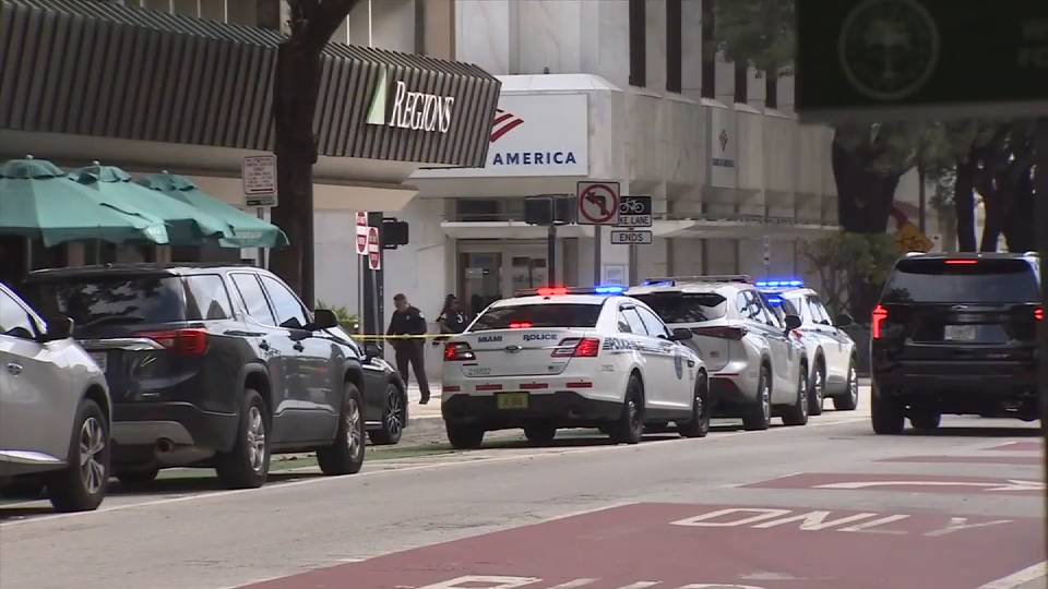 Police searching for bank robber on the loose in Miami — WSVN 7 Miami-Dade